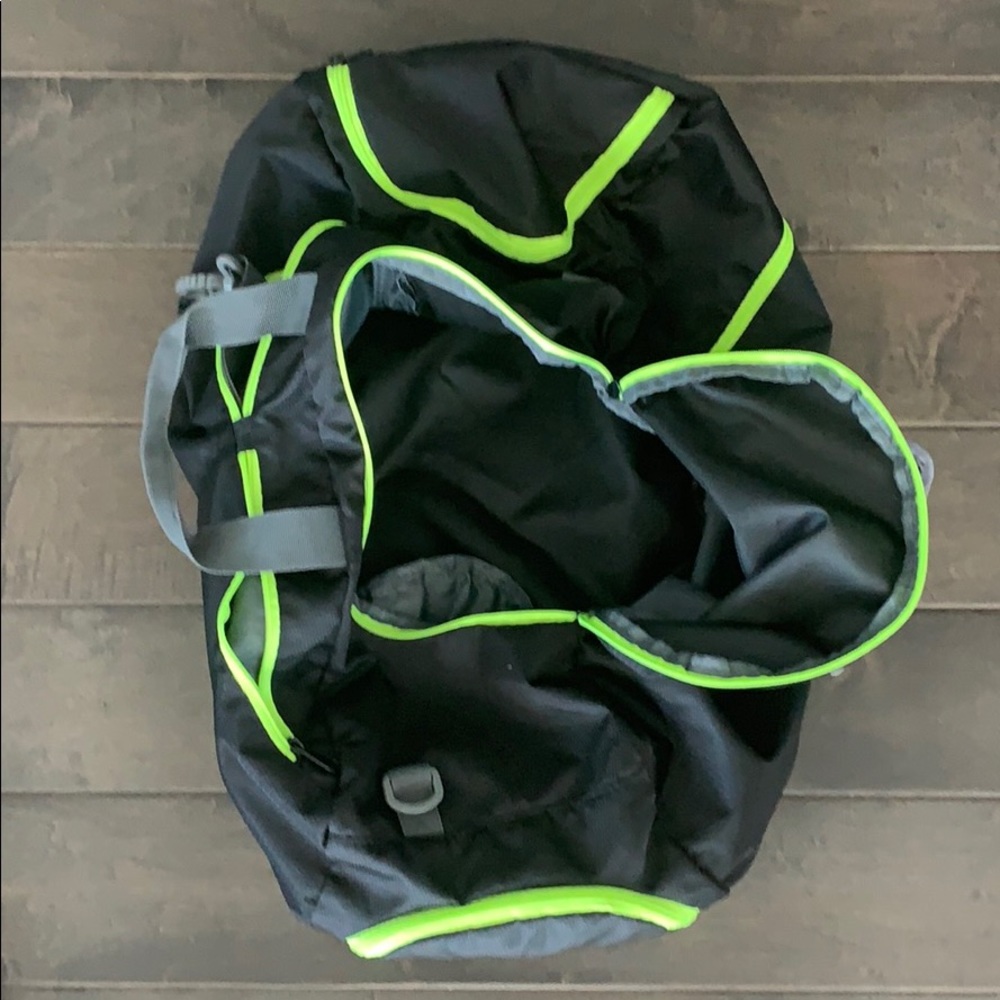Convertible Duffle Bag / Backpack - Picture 2 of 2